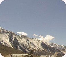 Mammoth Yosemite Airport webcam